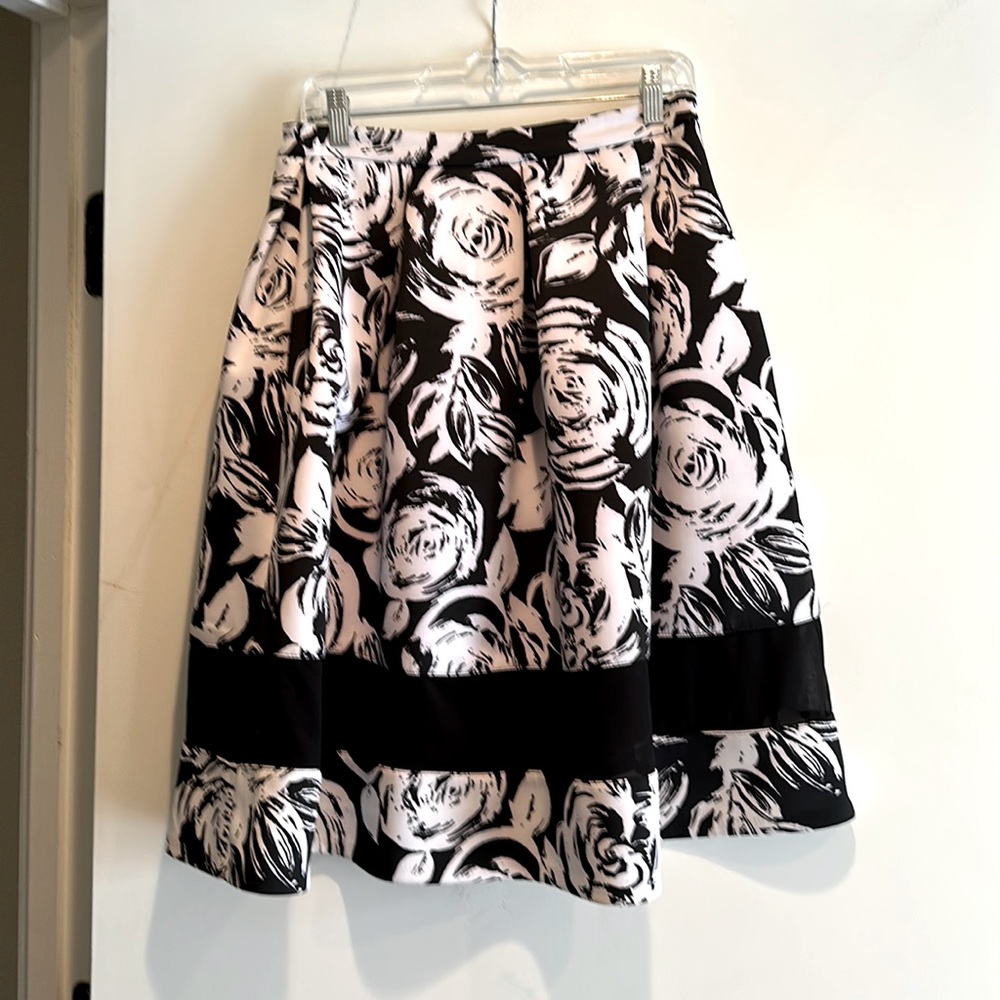 Brand: Aqua Color: Black/White Size: L